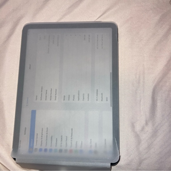 Apple iPad Air 5th Gen. 256GB Wi-Fi 10.9in - Space Gray